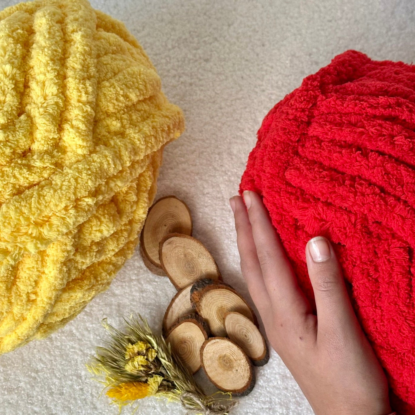 Laine XXL rouge coquelicot ultra douce - Fil chenille géant pour couverture tricot