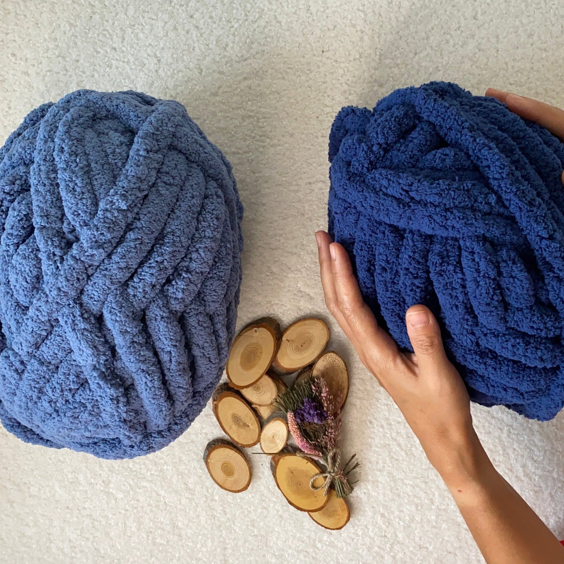 Laine XXL bleu foncé océan de minuit - Fil chenille profond ultra doux